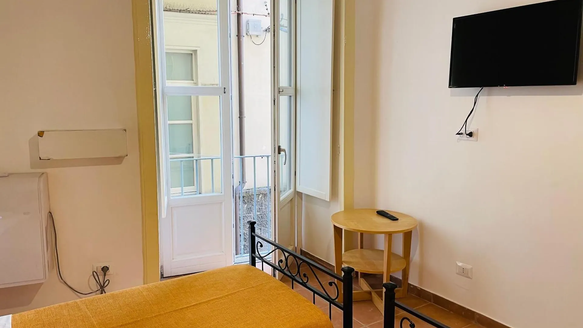 Casa Vacanza Fermata Napoli Centro 0*, Naples Italy